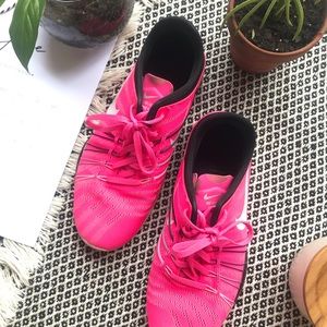 HOT PINK NIKE FREE RUNNING SHOES
